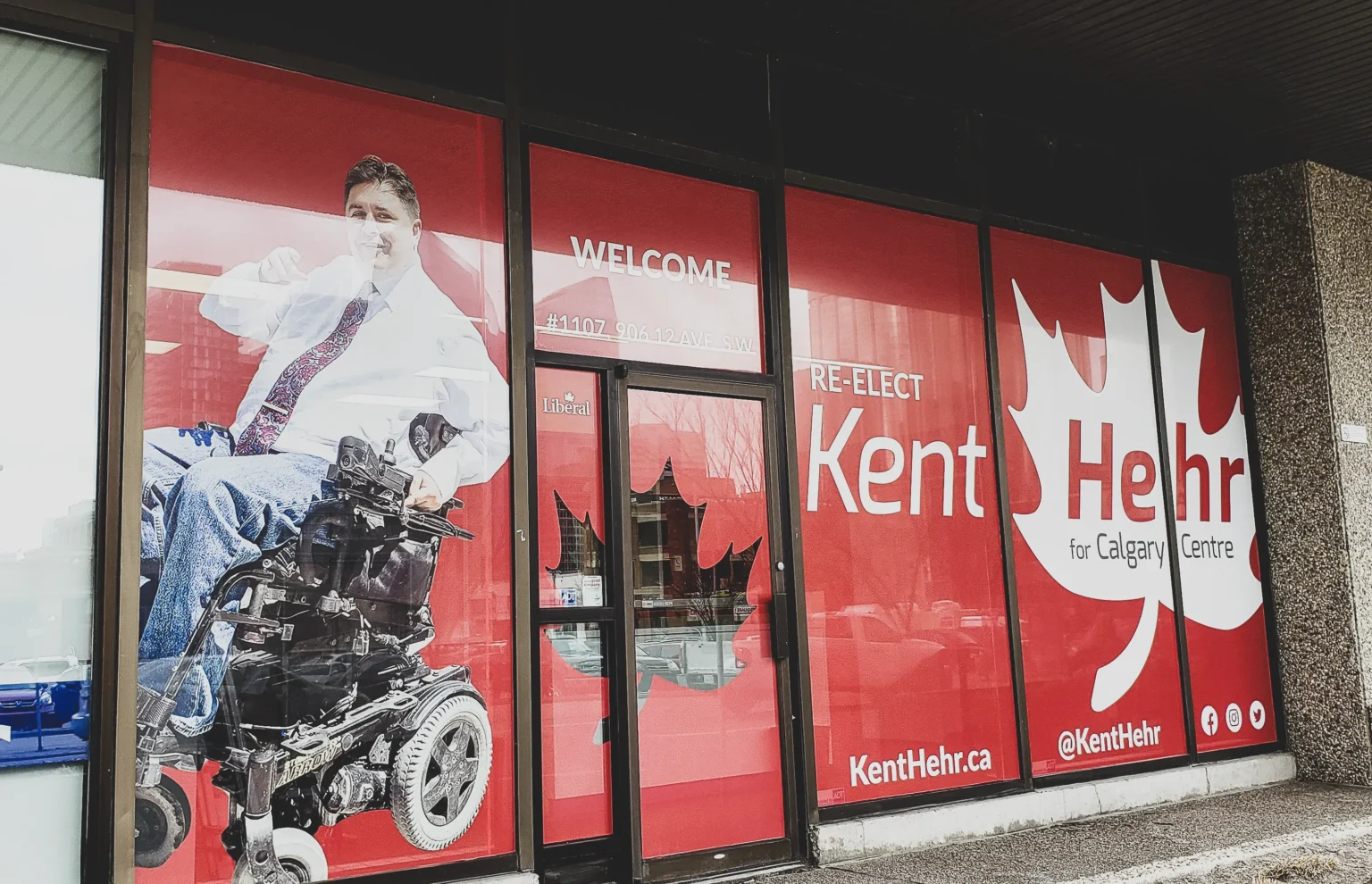 Kent Hehr storefront window graphics